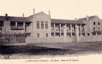 Monteux - Les Écoles - Buste de Dr Béraud