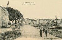 L'Île-d'Yeu - La Mairie et la place Lapilaye