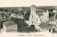 Talmont-Saint-Hilaire - Le Marché -L'Église vue du Château