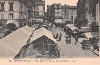 Place Sainte-Croix un Jour de Marché