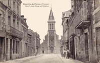 Neuville-de-Poitou - Rue Victor Hugo et l'Église