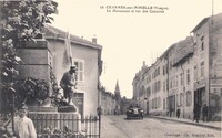 Charmes - Le Monument et rue des Capucins