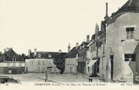 Vermenton - La Place du Thureau et la Poste